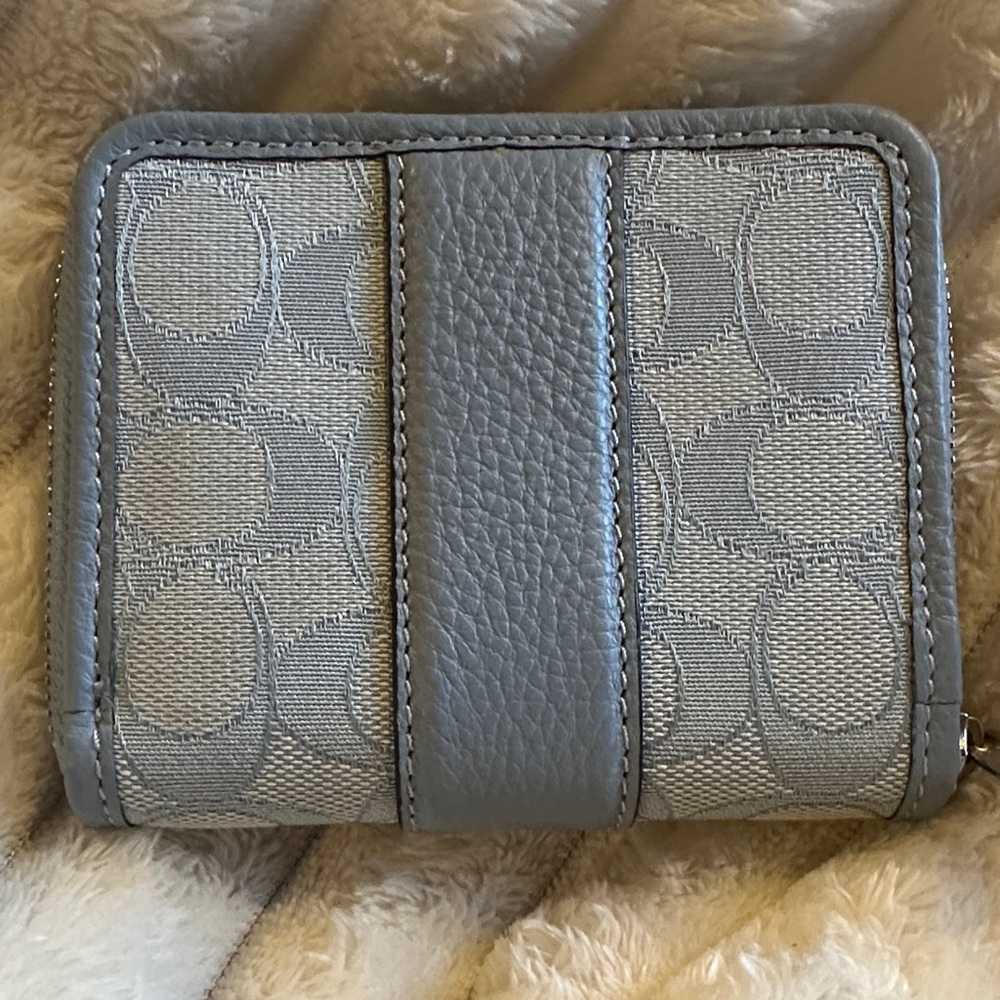 CoachLonnie Small Zip Around Wallet in Signature Jacquard in Marble Blue - Picture 2 of 6